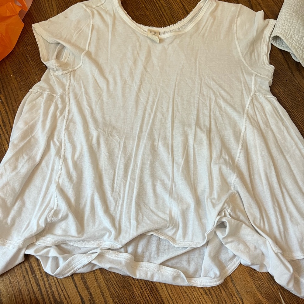 FREE PEOPLE WHITE T SHIRT